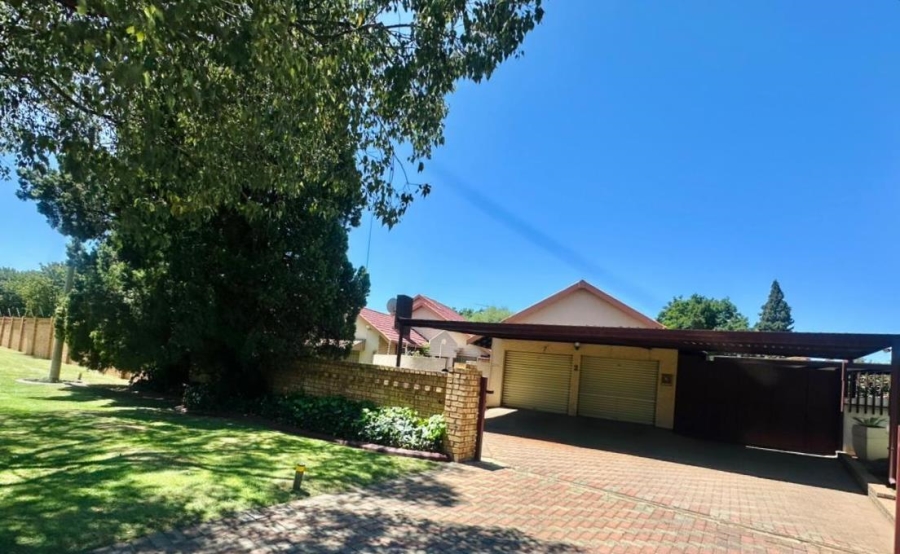 4 Bedroom Property for Sale in Brackenhurst Gauteng