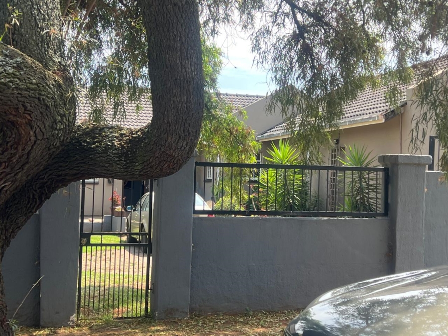 3 Bedroom Property for Sale in Brackendowns Gauteng