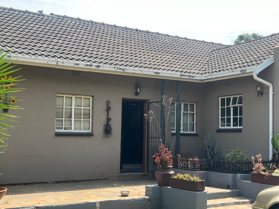 3 Bedroom Property for Sale in Brackendowns Gauteng