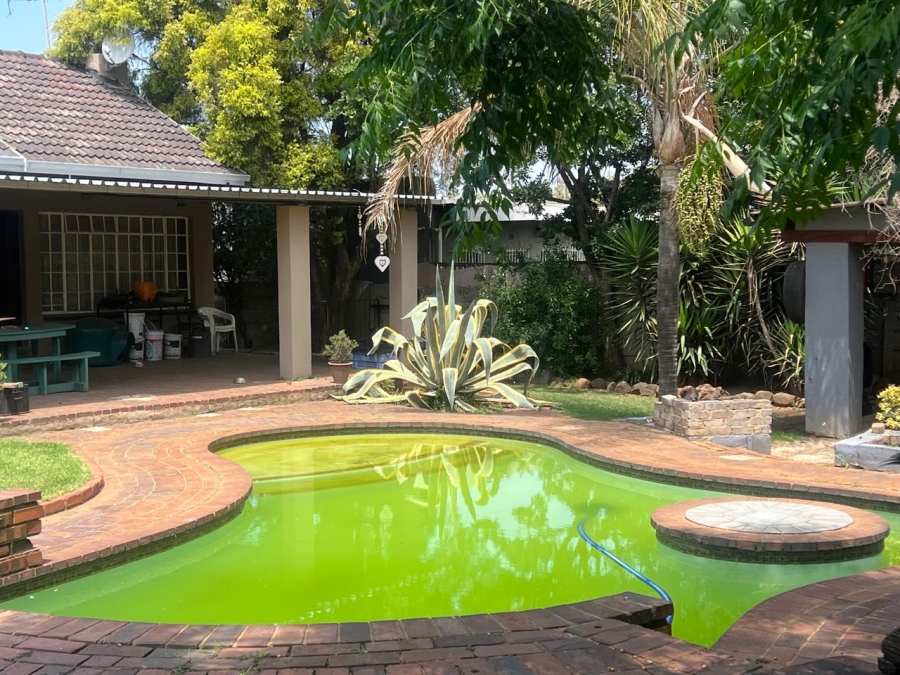 3 Bedroom Property for Sale in Brackendowns Gauteng