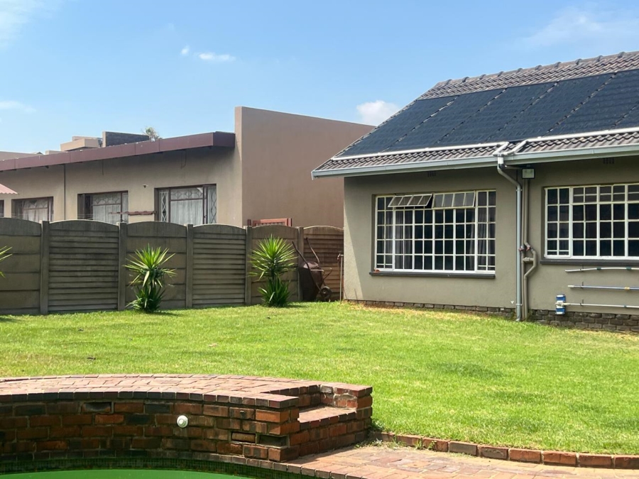 3 Bedroom Property for Sale in Brackendowns Gauteng