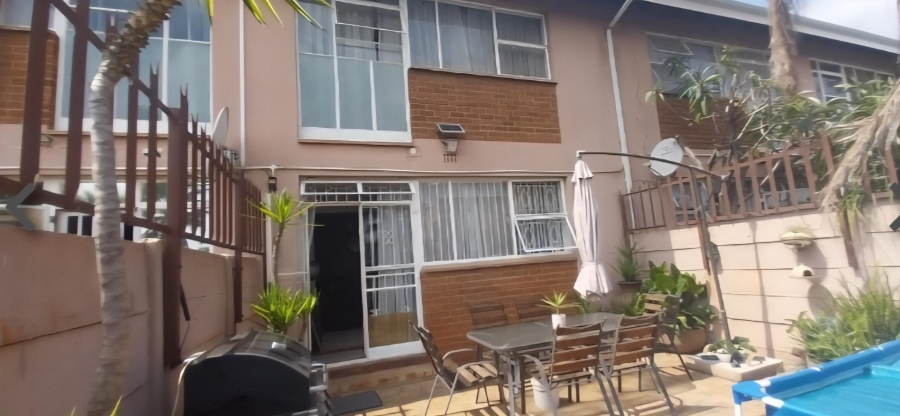 2 Bedroom Property for Sale in Brackenhurst Gauteng
