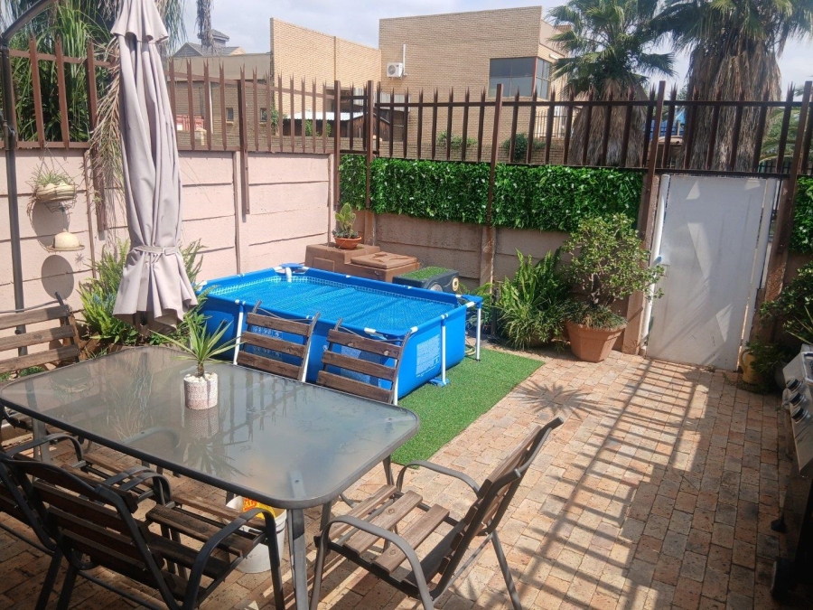 2 Bedroom Property for Sale in Brackenhurst Gauteng