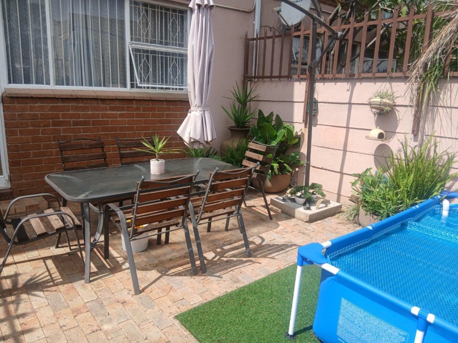 2 Bedroom Property for Sale in Brackenhurst Gauteng