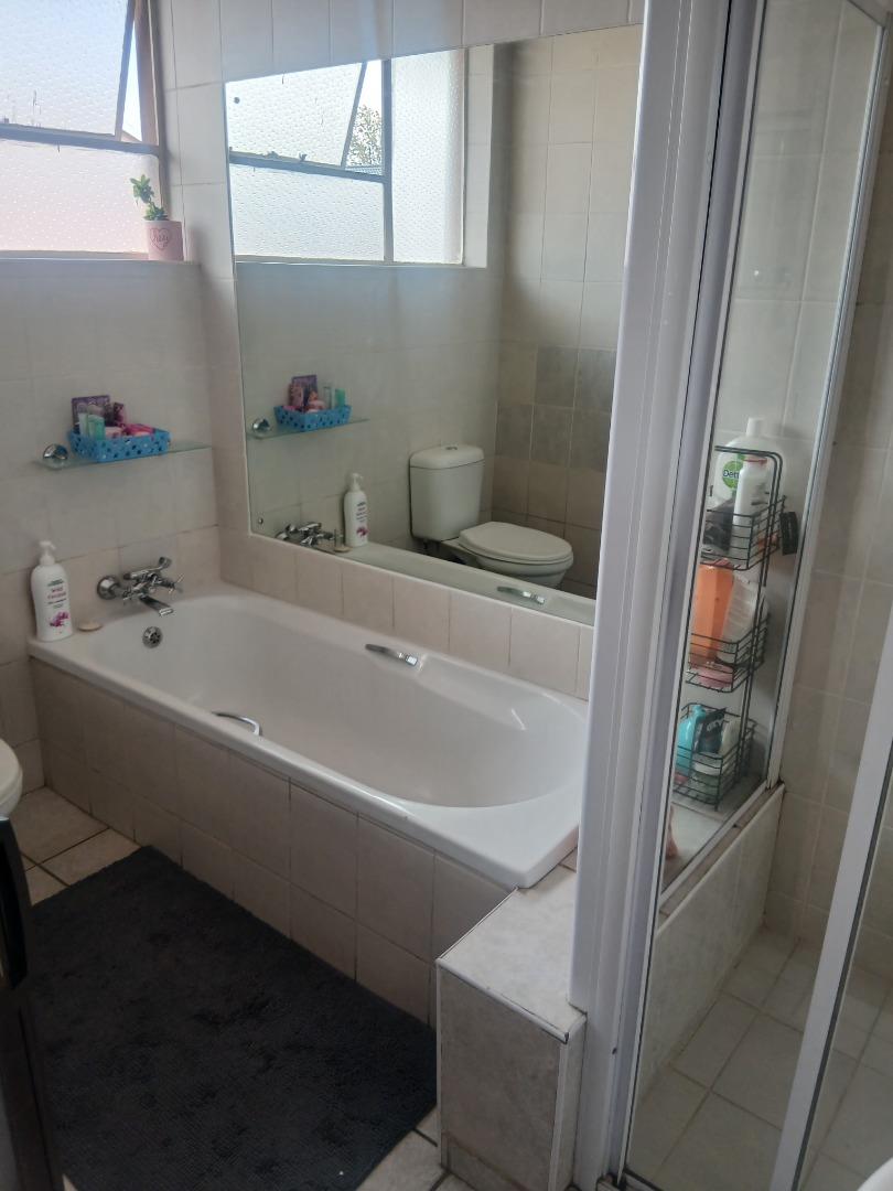 2 Bedroom Property for Sale in Brackenhurst Gauteng