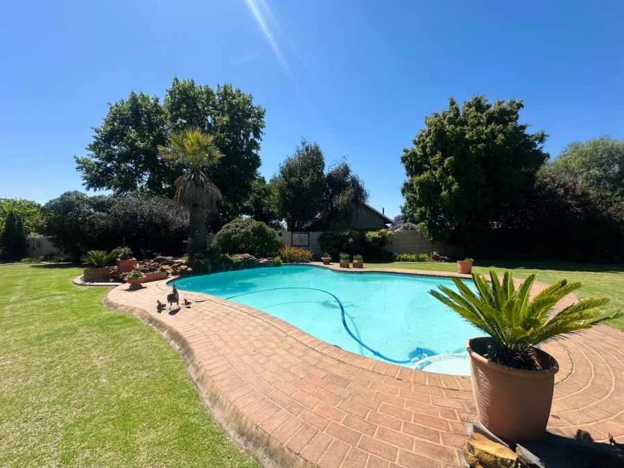 4 Bedroom Property for Sale in Brackenhurst Gauteng