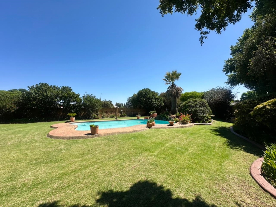 4 Bedroom Property for Sale in Brackenhurst Gauteng
