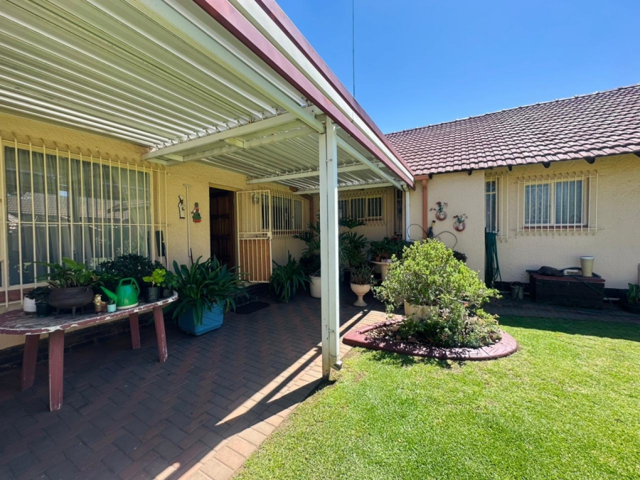 4 Bedroom Property for Sale in Brackenhurst Gauteng