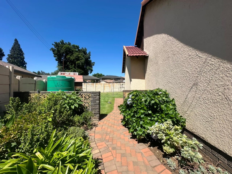 4 Bedroom Property for Sale in Brackenhurst Gauteng