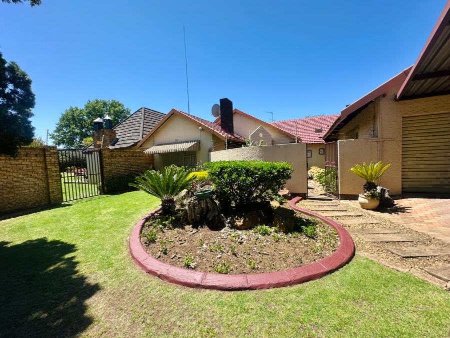4 Bedroom Property for Sale in Brackenhurst Gauteng