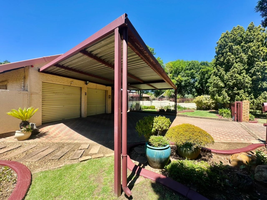 4 Bedroom Property for Sale in Brackenhurst Gauteng