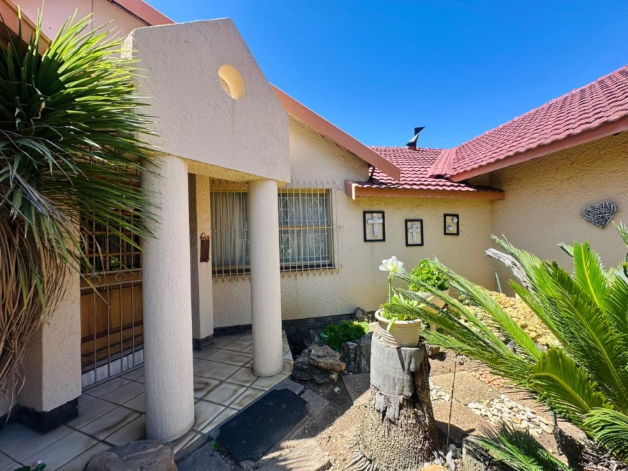 4 Bedroom Property for Sale in Brackenhurst Gauteng