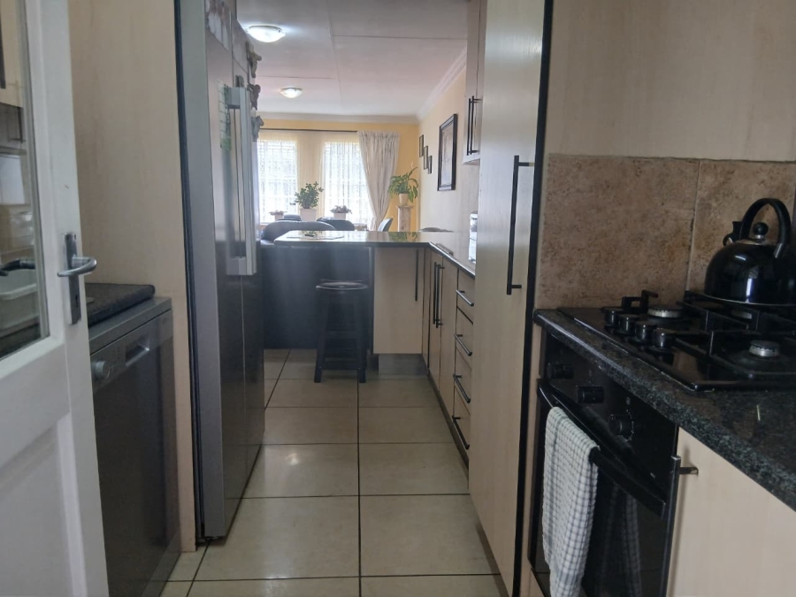 2 Bedroom Property for Sale in Albertsdal Gauteng