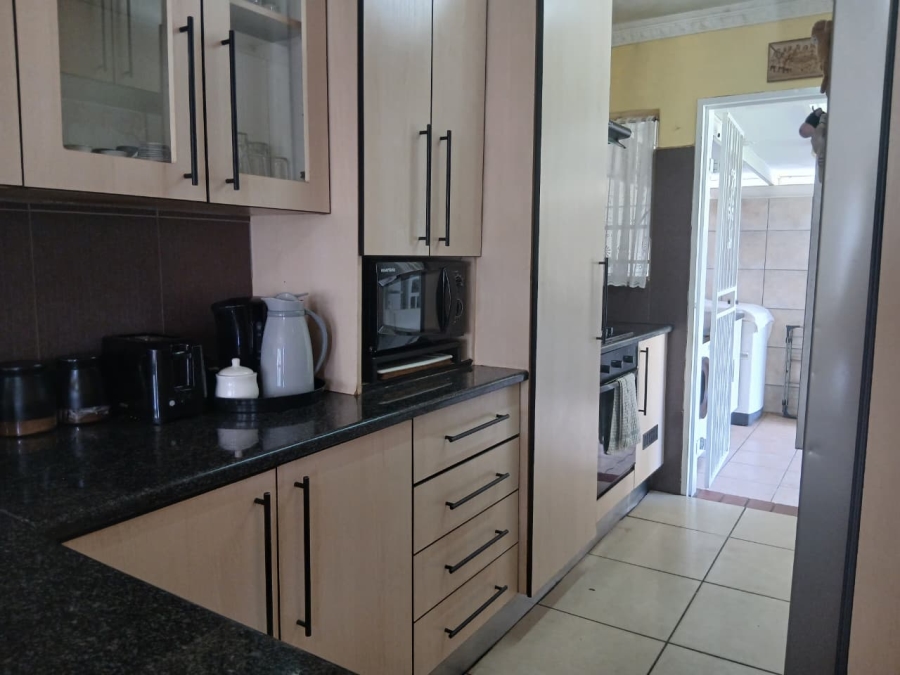 2 Bedroom Property for Sale in Albertsdal Gauteng