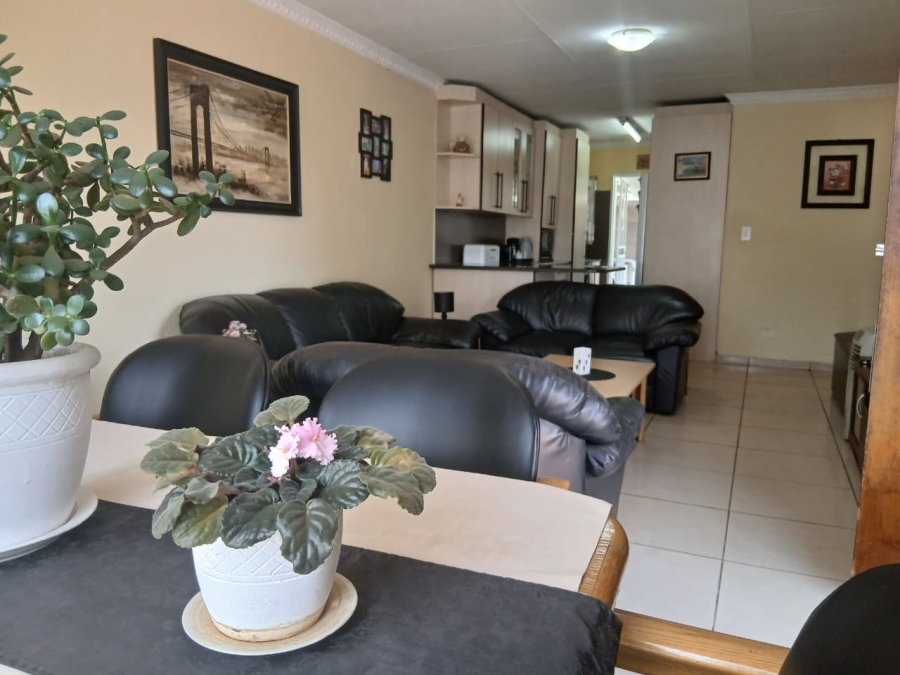 2 Bedroom Property for Sale in Albertsdal Gauteng