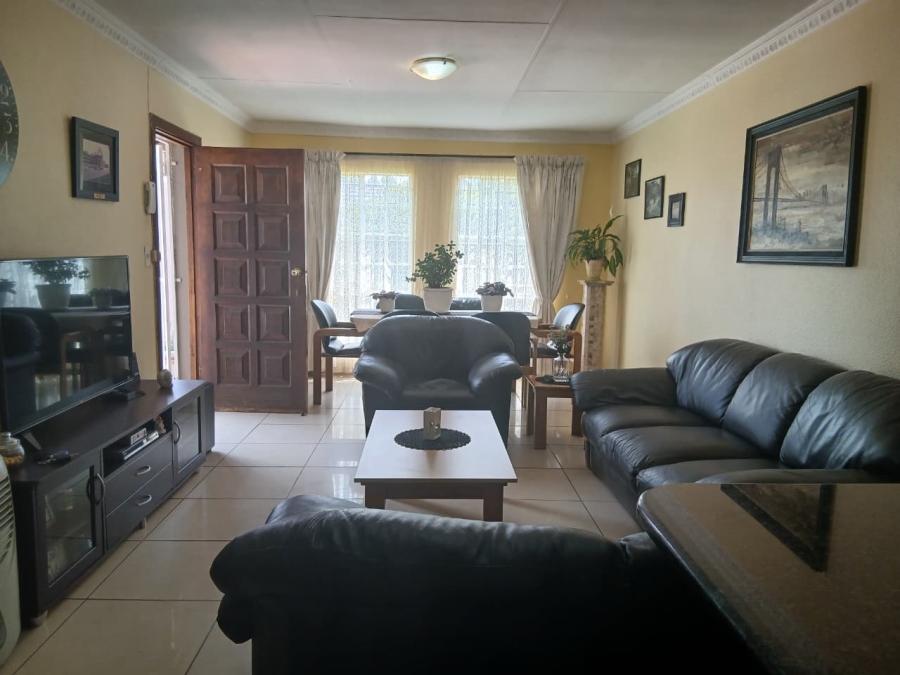 2 Bedroom Property for Sale in Albertsdal Gauteng