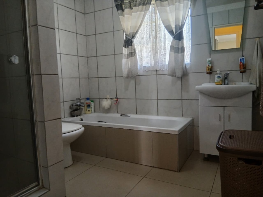 2 Bedroom Property for Sale in Albertsdal Gauteng