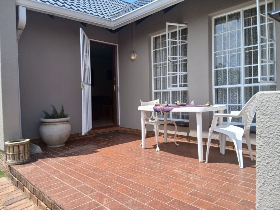 2 Bedroom Property for Sale in Albertsdal Gauteng
