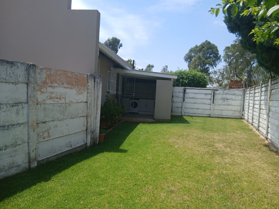 2 Bedroom Property for Sale in Albertsdal Gauteng