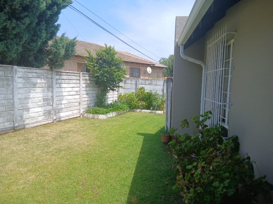 2 Bedroom Property for Sale in Albertsdal Gauteng