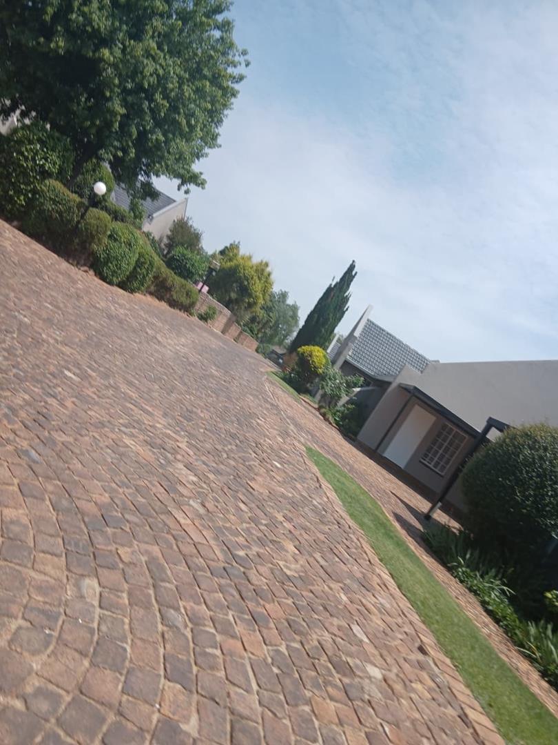 2 Bedroom Property for Sale in Albertsdal Gauteng