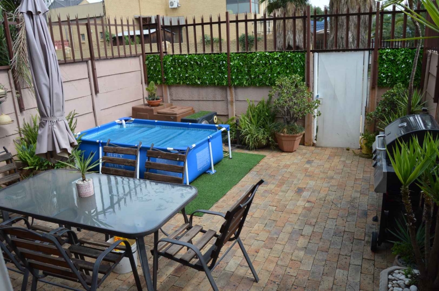 2 Bedroom Property for Sale in Brackenhurst Gauteng