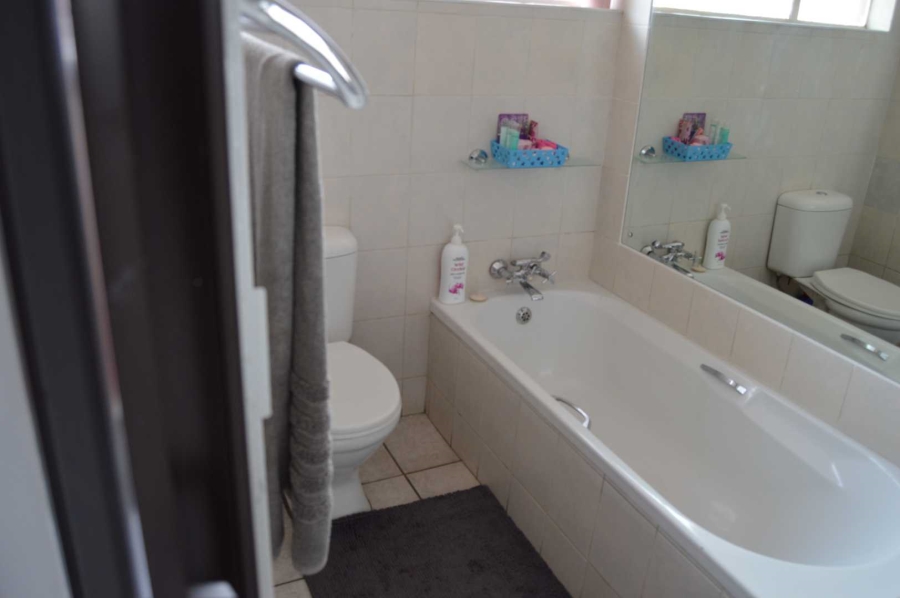 2 Bedroom Property for Sale in Brackenhurst Gauteng