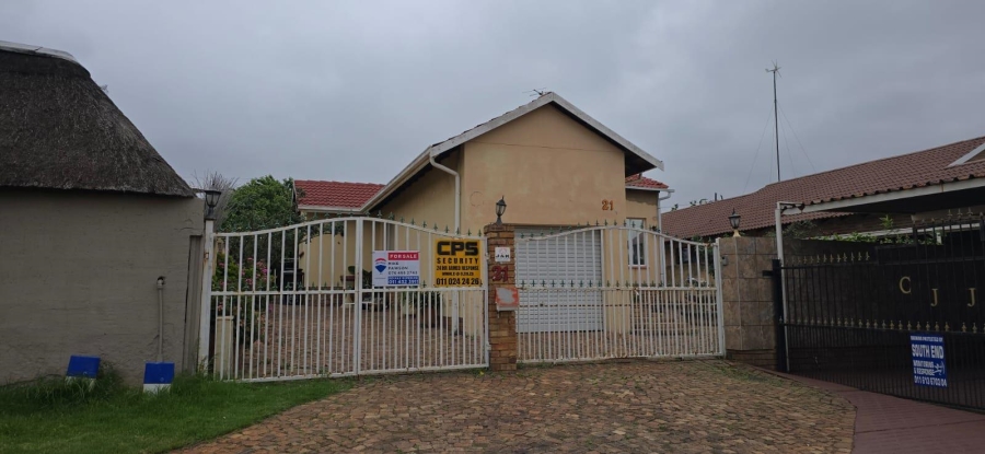 3 Bedroom Property for Sale in Tulisa Park Gauteng
