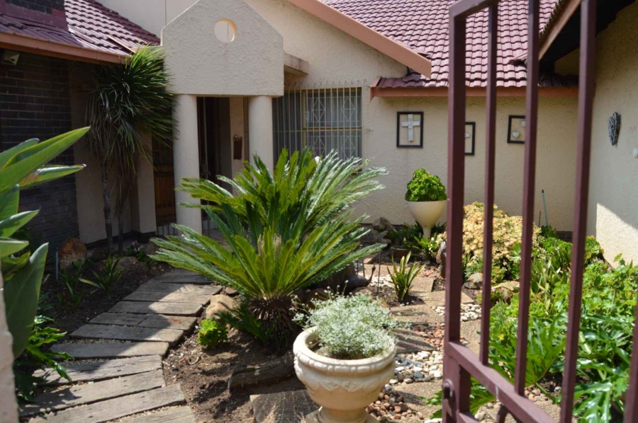 4 Bedroom Property for Sale in Brackenhurst Gauteng