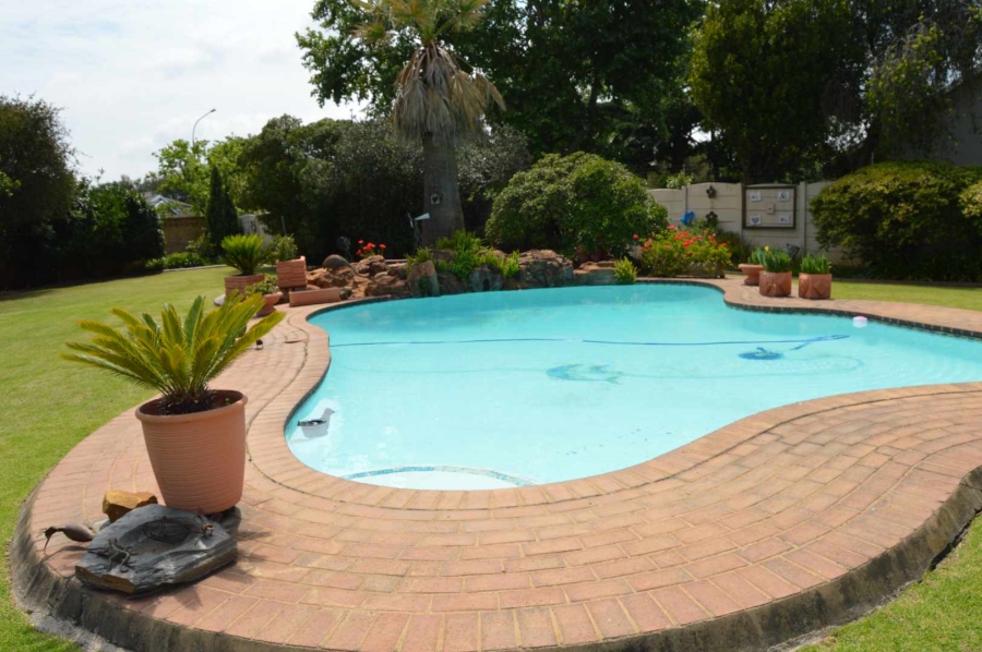 4 Bedroom Property for Sale in Brackenhurst Gauteng