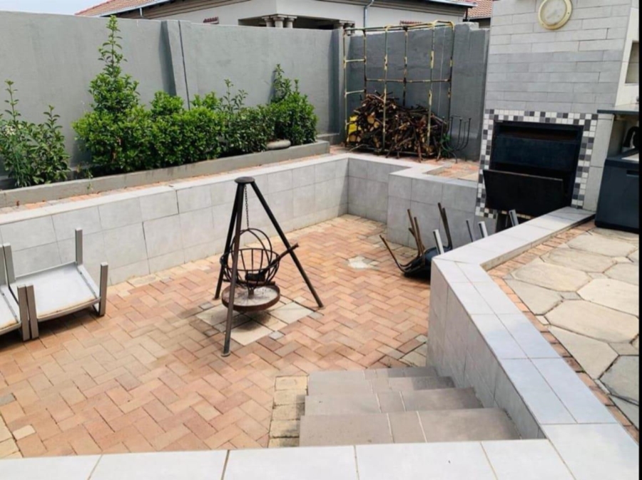 4 Bedroom Property for Sale in Theresa Park Gauteng