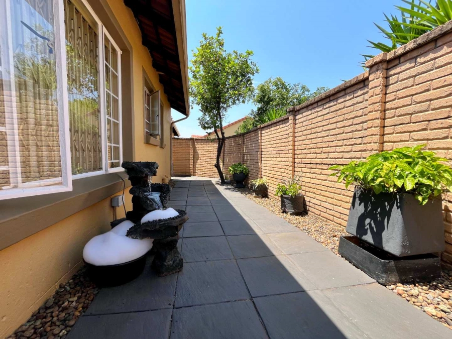 2 Bedroom Property for Sale in Willow Park Manor Gauteng