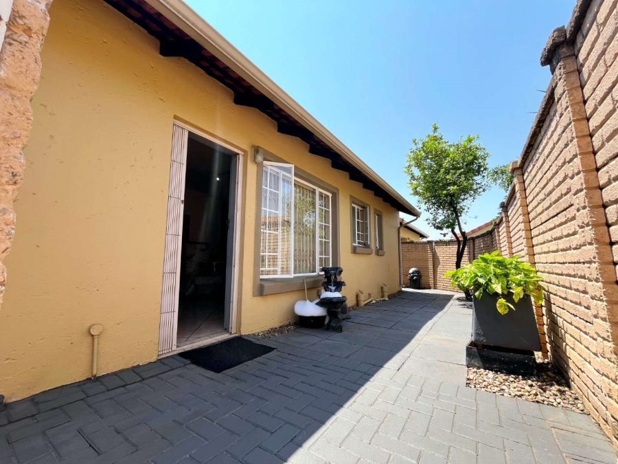 2 Bedroom Property for Sale in Willow Park Manor Gauteng