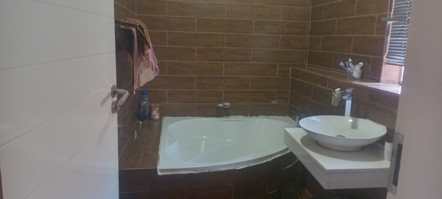 2 Bedroom Property for Sale in Silverton Gauteng