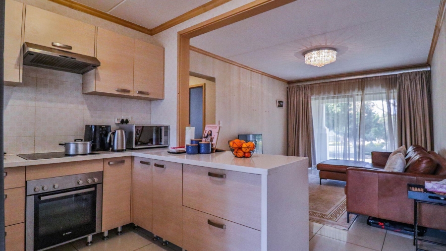 To Let 2 Bedroom Property for Rent in Broadacres Gauteng