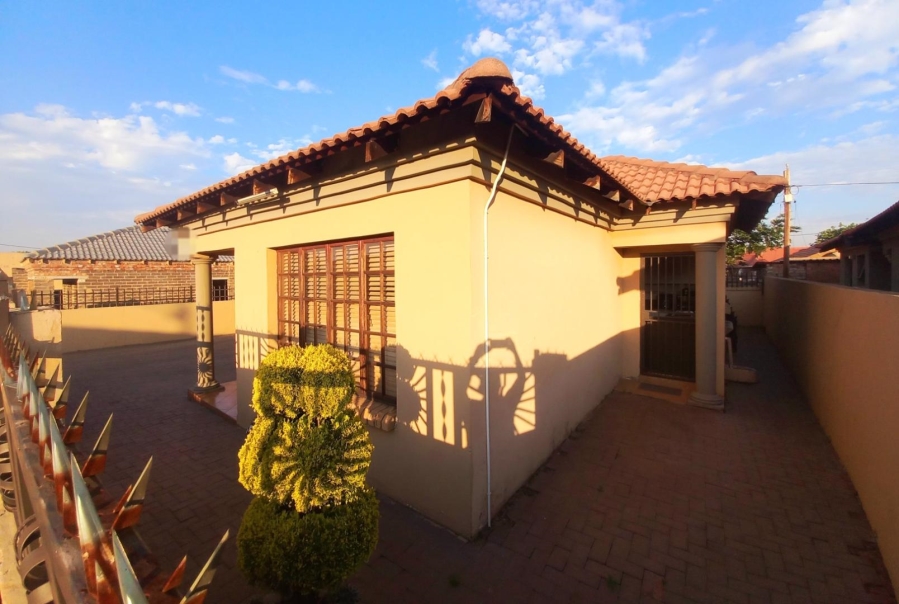 4 Bedroom Property for Sale in Atteridgeville Gauteng