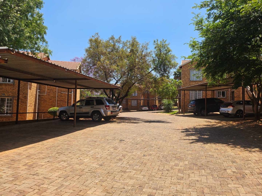 2 Bedroom Property for Sale in Roodepoort Gauteng