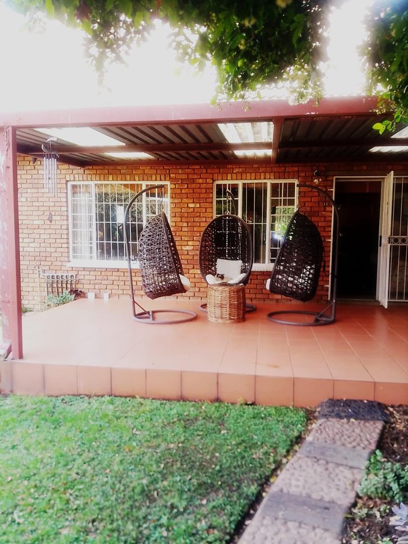3 Bedroom Property for Sale in Garsfontein Gauteng