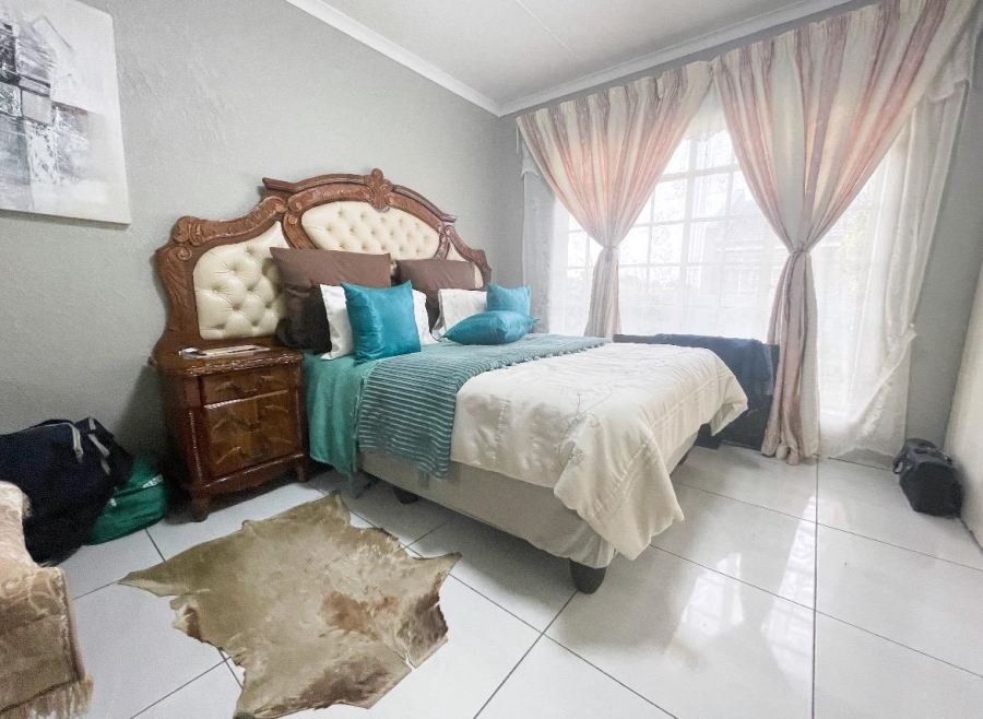 To Let 2 Bedroom Property for Rent in Birch Acres Gauteng