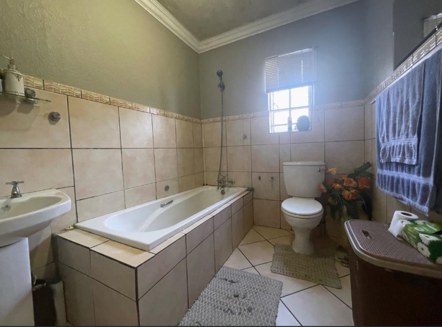 To Let 2 Bedroom Property for Rent in Birch Acres Gauteng