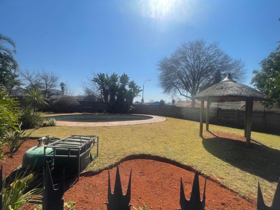 2 Bedroom Property for Sale in Rhodesfield Gauteng
