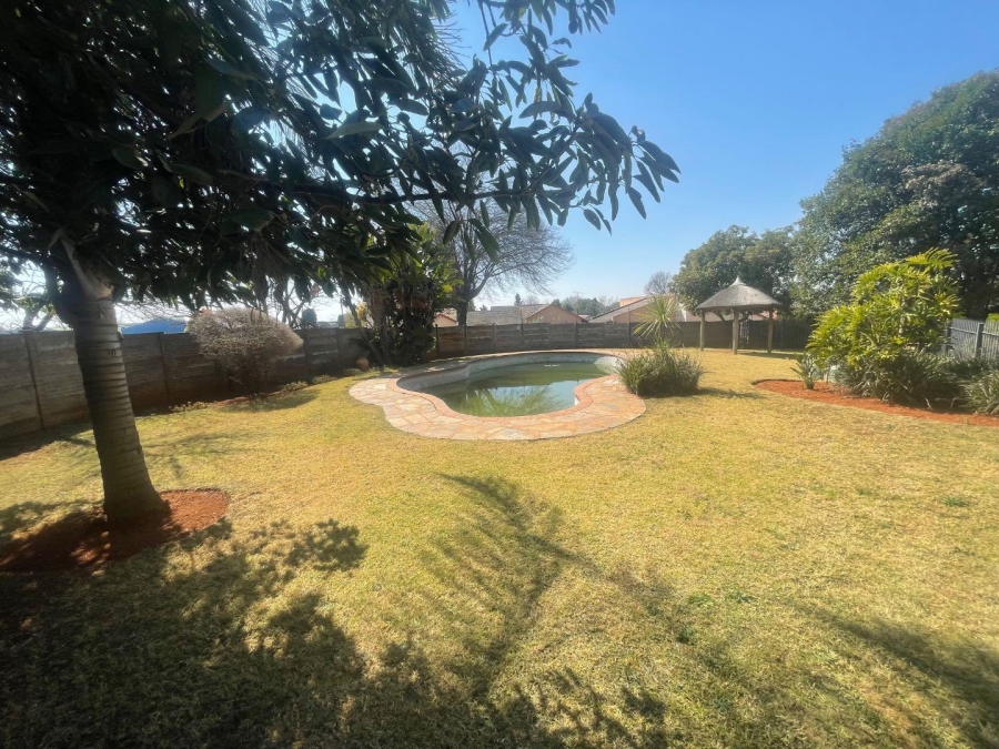 2 Bedroom Property for Sale in Rhodesfield Gauteng