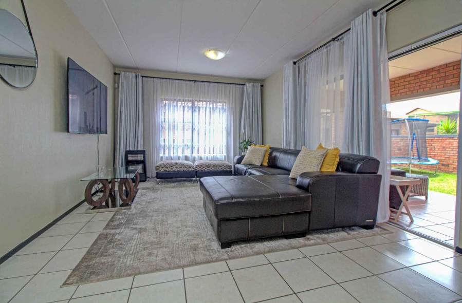3 Bedroom Property for Sale in Wilgeheuwel Gauteng