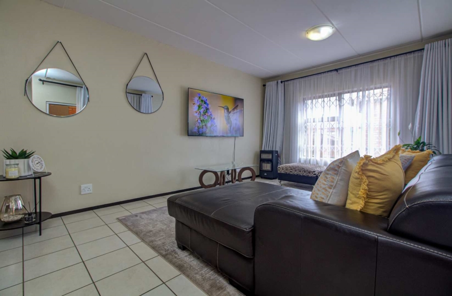 3 Bedroom Property for Sale in Wilgeheuwel Gauteng