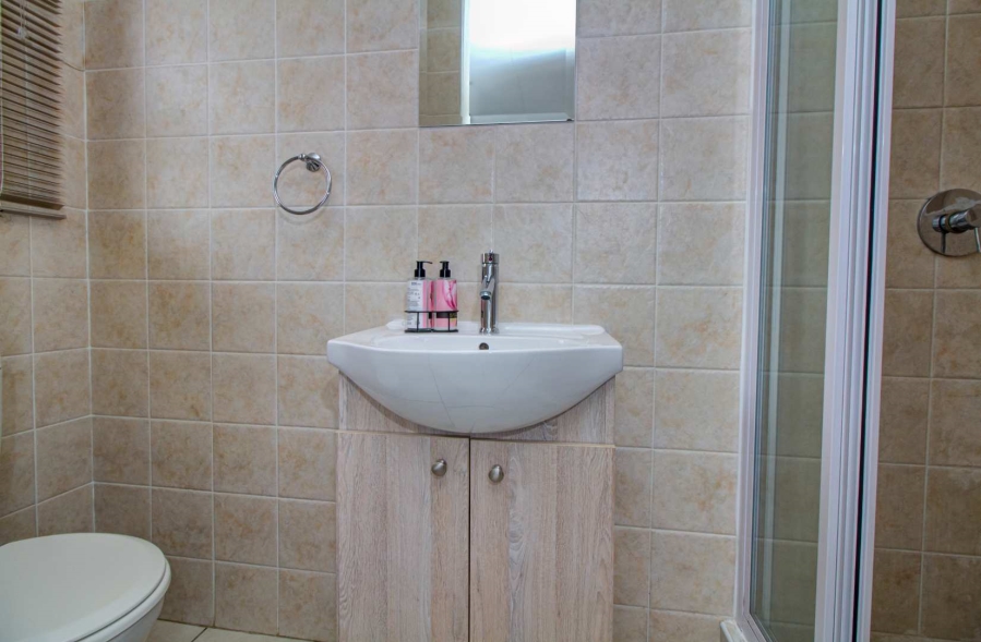 3 Bedroom Property for Sale in Wilgeheuwel Gauteng