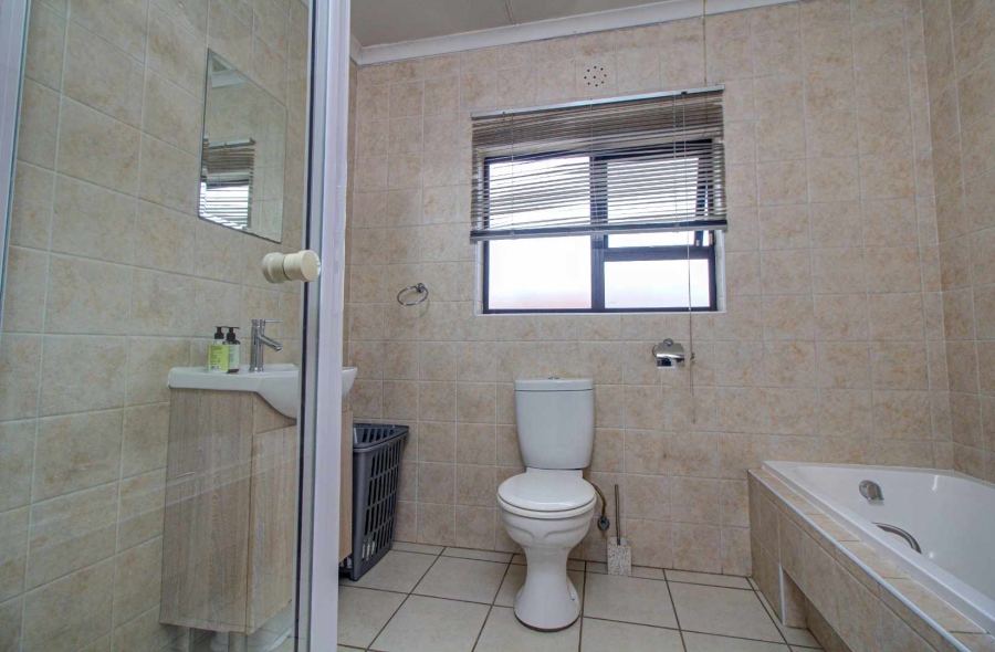 3 Bedroom Property for Sale in Wilgeheuwel Gauteng