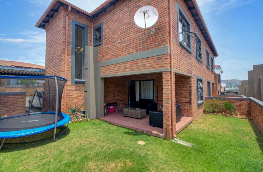 3 Bedroom Property for Sale in Wilgeheuwel Gauteng