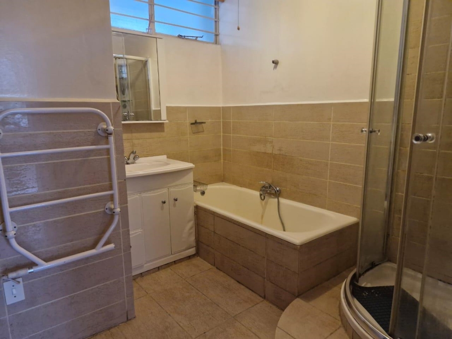 1 Bedroom Property for Sale in Benmore Gardens Gauteng