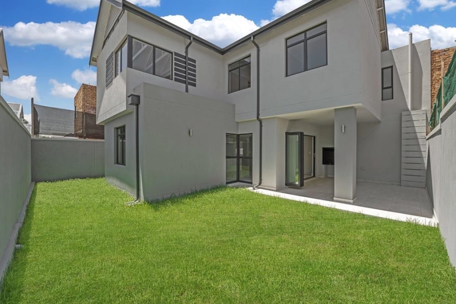 To Let 3 Bedroom Property for Rent in Broadacres Gauteng