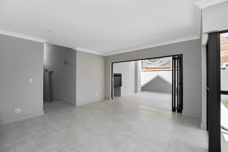 To Let 3 Bedroom Property for Rent in Broadacres Gauteng